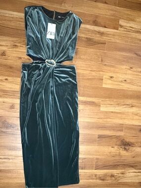 Zara Emerald Green Velvet Maxi Skirt with Decorative Buckle